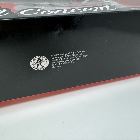 Elvis In Concert Set Of 2 Mugs New in Box - Picture 8 of 8